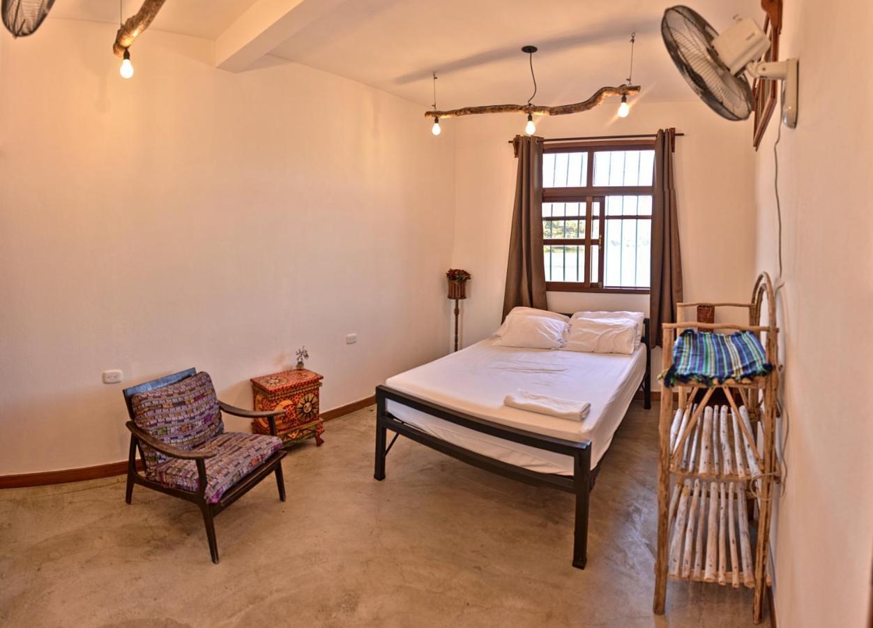 Hostal Don Cenobio ฟลอเรส ภายนอก รูปภาพ