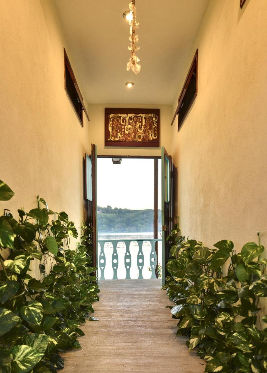 Hostal Don Cenobio ฟลอเรส ภายนอก รูปภาพ