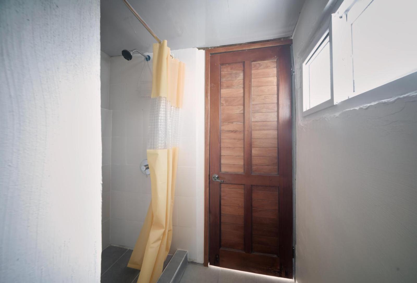 Hostal Don Cenobio ฟลอเรส ภายนอก รูปภาพ