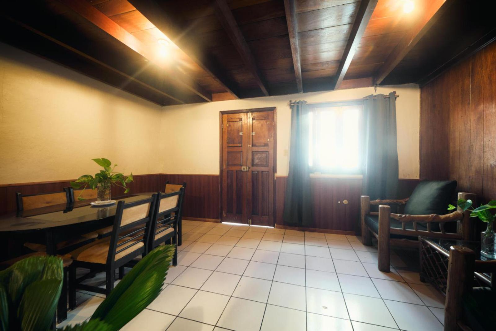 Hostal Don Cenobio ฟลอเรส ภายนอก รูปภาพ